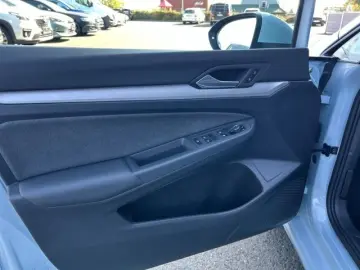 VW Golf VIII 1.5 eTSI Life DSG LED Navi Allwetterre