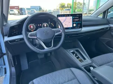 VW Golf VIII 1.5 eTSI Life DSG LED Navi Allwetterre