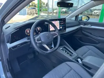 VW Golf VIII 1.5 eTSI Life DSG LED Navi Allwetterre