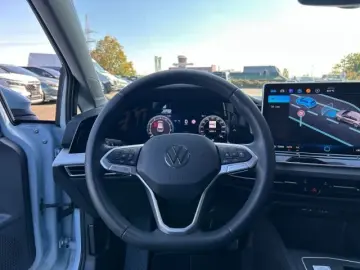 VW Golf VIII 1.5 eTSI Life DSG LED Navi Allwetterre