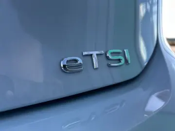 VW Golf VIII 1.5 eTSI Life DSG LED Navi Allwetterre