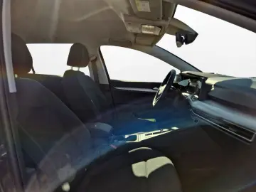 VW Golf VIII Variant 2.0 TDI DSG PDC LED  KLIMA NAV