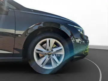 VW Golf VIII Variant 2.0 TDI DSG PDC LED  KLIMA NAV