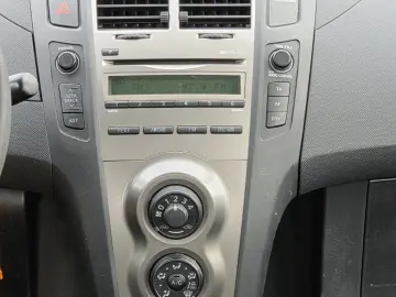 Toyota Yaris Euro 5  Livrare  Garantie  Rate fixe