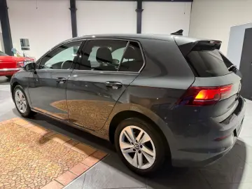 VW Golf VIII 1.5 eTSI Life  2 JAHRE GARANTIE