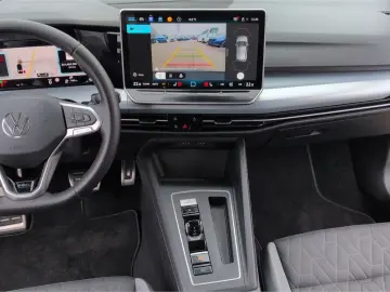 VW Golf VIII GOAL TDI DSG AHK LED  ACC Navi R-Kam