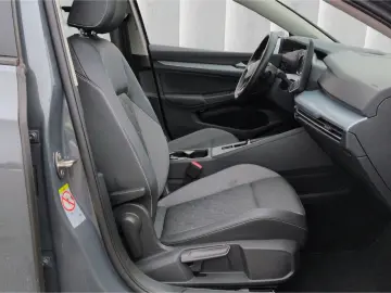 VW Golf VIII GOAL TDI DSG AHK LED  ACC Navi R-Kam