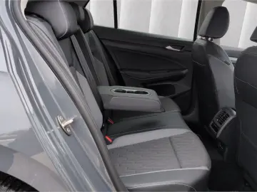 VW Golf VIII GOAL TDI DSG AHK LED  ACC Navi R-Kam