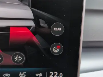 VW Golf VIII GOAL TDI DSG AHK LED  ACC Navi R-Kam