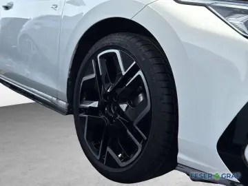 VW Golf VIII R-Line 1.5 eTSI DSG HUD LED-PLUS BLACK