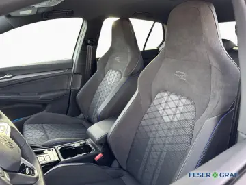 VW Golf VIII R-Line 1.5 eTSI DSG HUD LED-PLUS BLACK