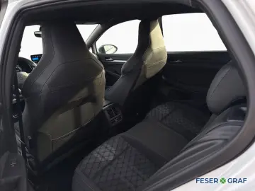 VW Golf VIII R-Line 1.5 eTSI DSG HUD LED-PLUS BLACK