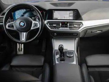 BMW Seria 3 330e xDrive Aut. M Sport