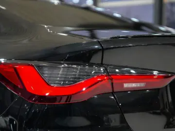 BMW M440 d xDrive Coupe CARBON H K INDIVIDUAL LEDER