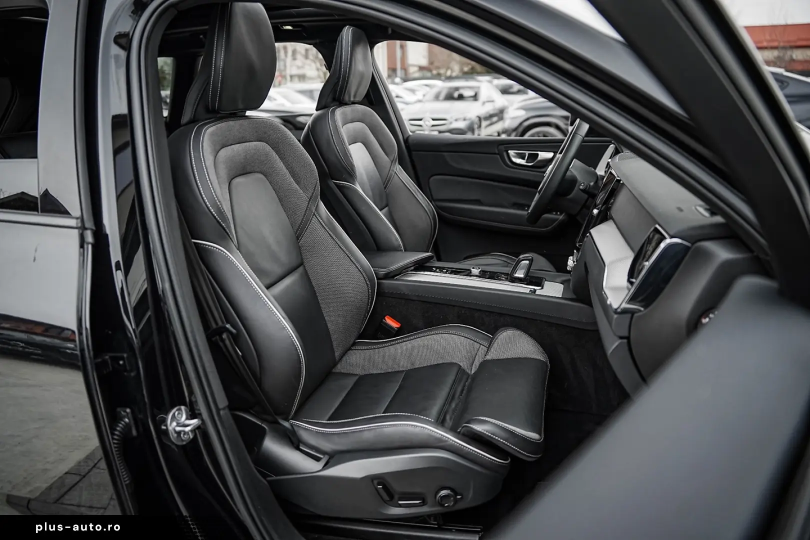 Volvo XC 60 Recharge T6 Twin Engine eAWD R-Design Expression