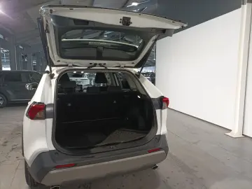 TOYOTA RAV4 2.5 VVT-i Hybrid Team D LED Navi PDC Sitzhz