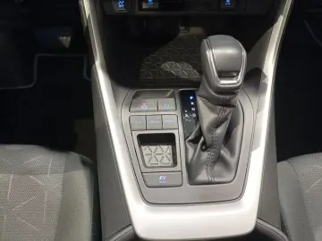 TOYOTA RAV4 2.5 VVT-i Hybrid Team D LED Navi PDC Sitzhz