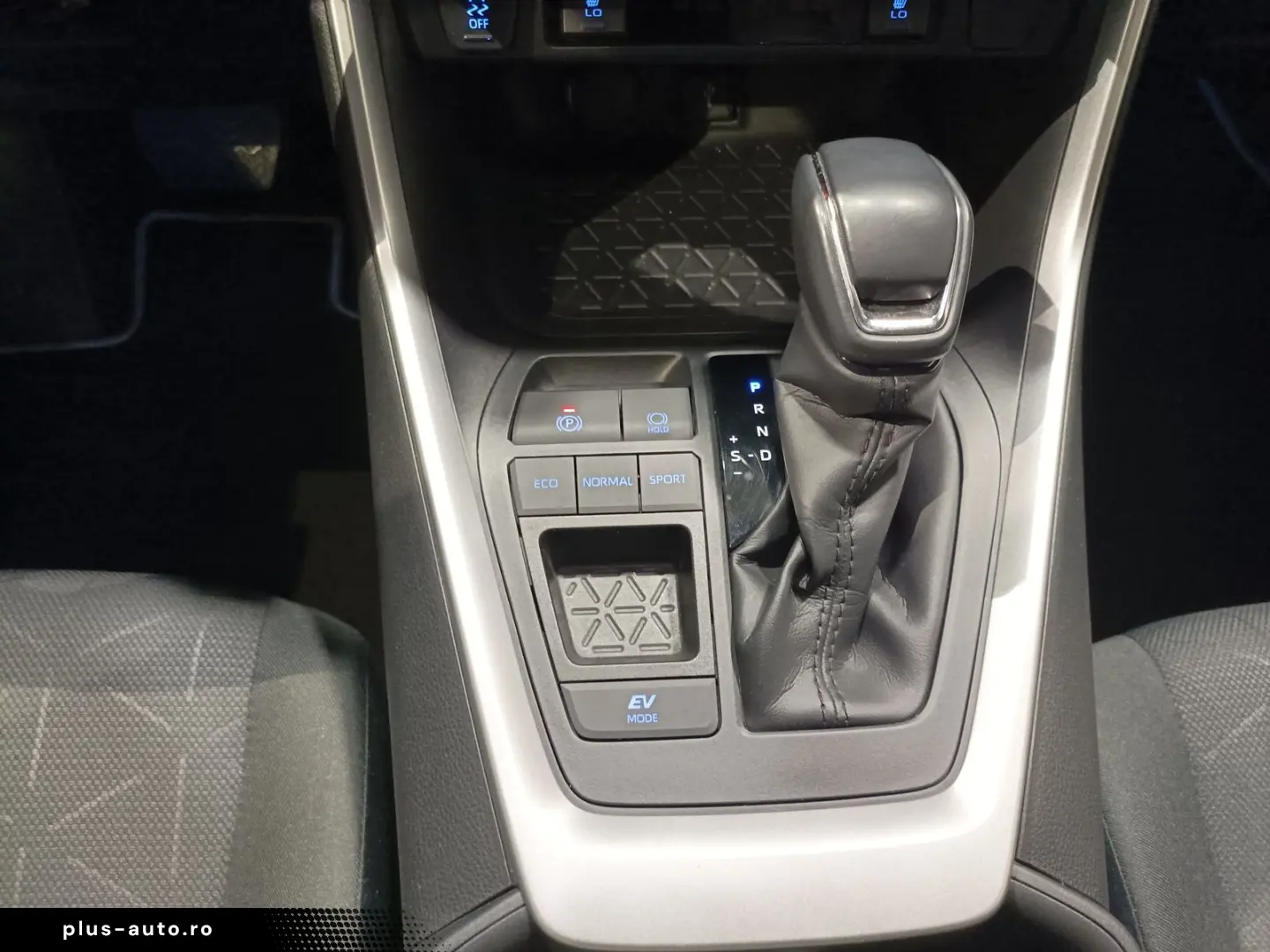 TOYOTA RAV4 2.5 VVT-i Hybrid Team D LED Navi PDC Sitzhz