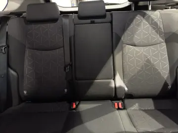 TOYOTA RAV4 2.5 VVT-i Hybrid Team D LED Navi PDC Sitzhz