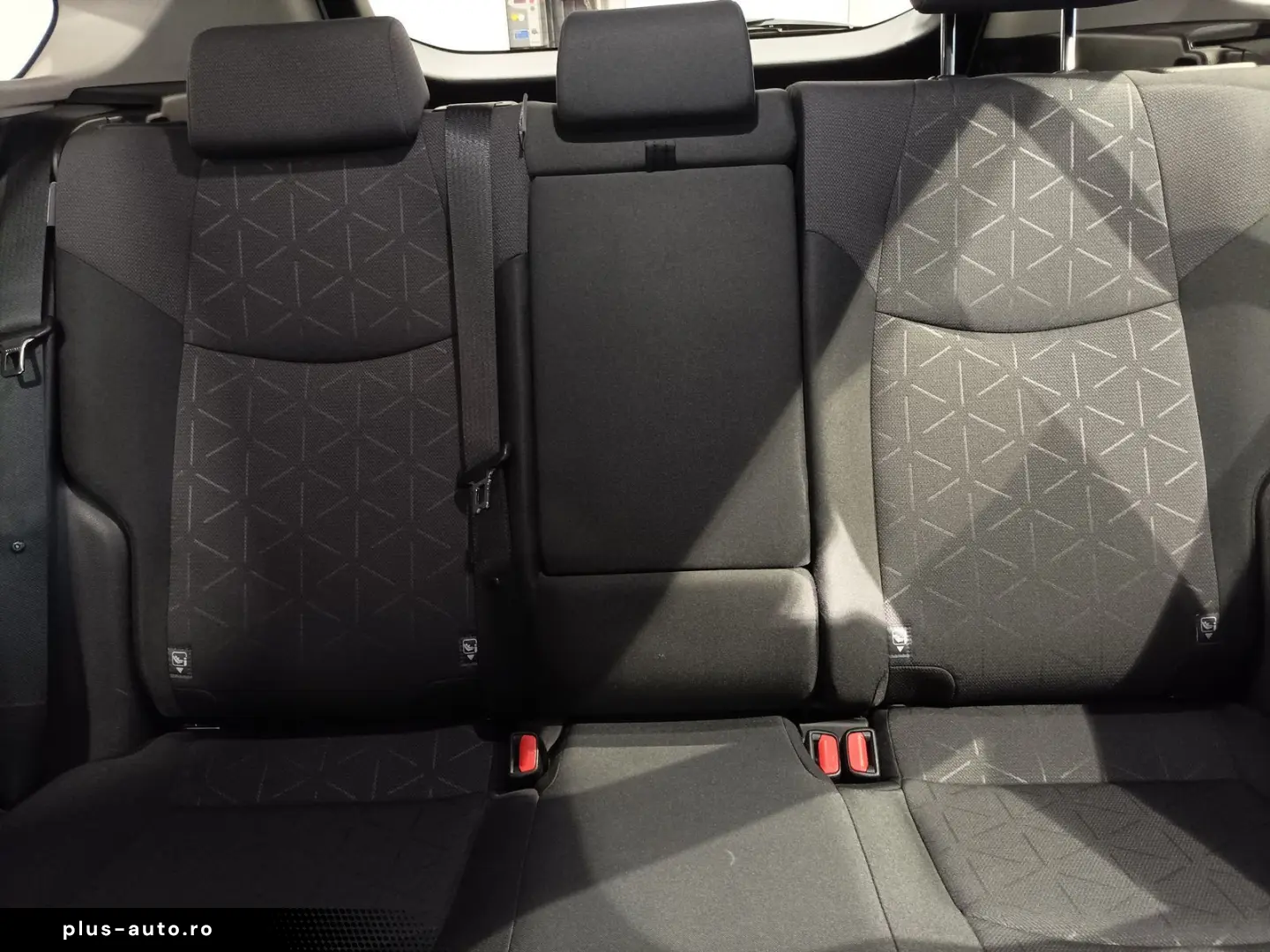 TOYOTA RAV4 2.5 VVT-i Hybrid Team D LED Navi PDC Sitzhz