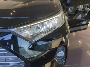 TOYOTA RAV4 2.5 D Team Deutschland ACC AUT LED Navi PDC