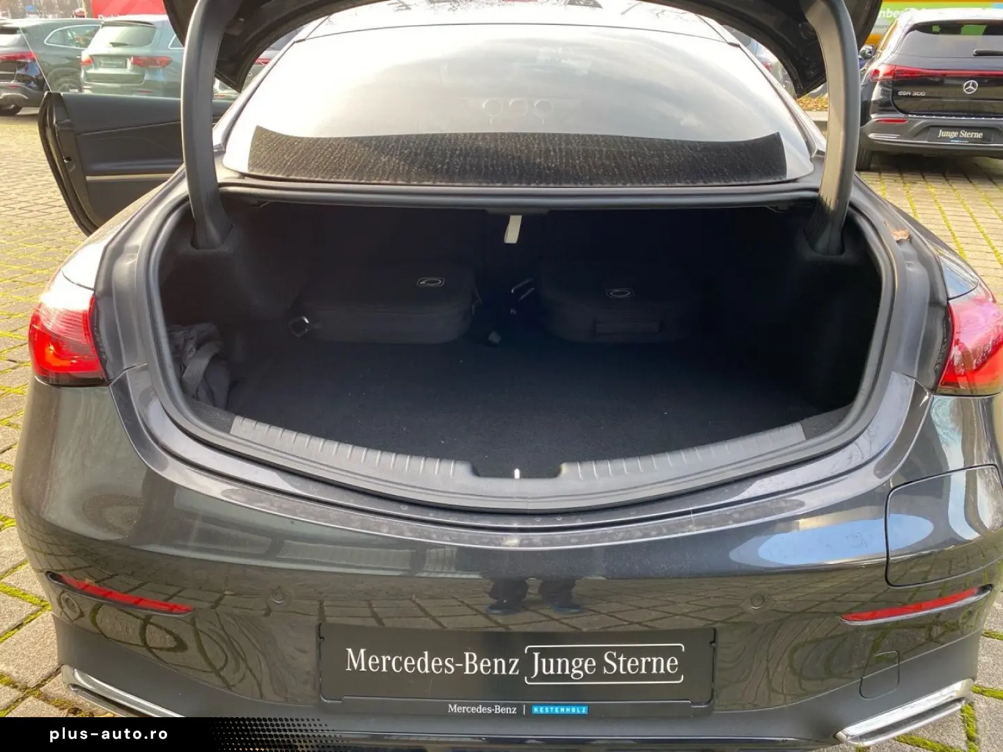 MERCEDES-BENZ CLE 300 e AMG PANO AHK BURMEST DIGITAL DISTR