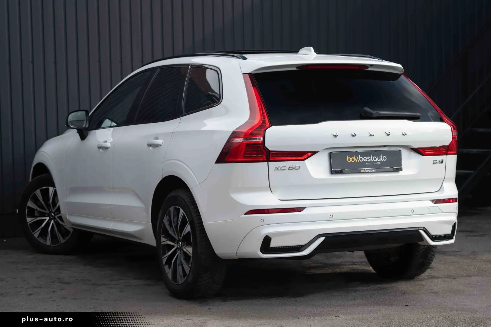 Volvo XC 60 B4 MHEV AT8 AWD R-Design