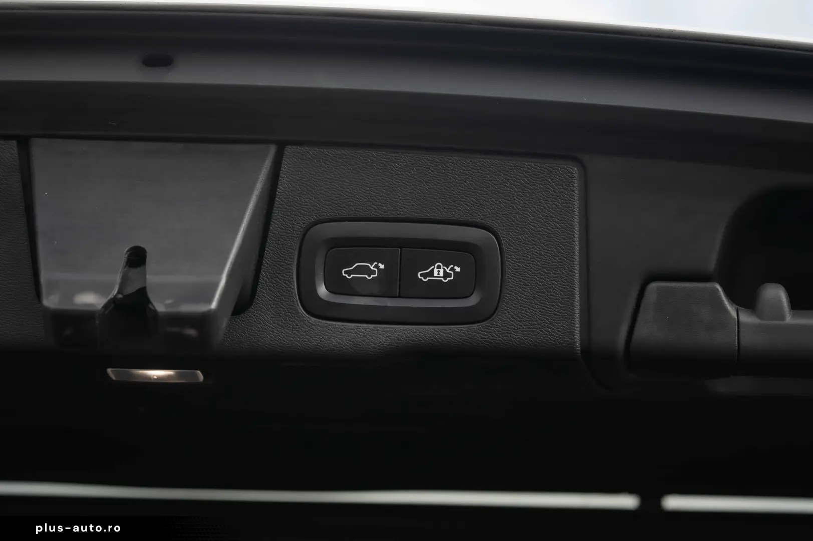 Volvo XC 60 B4 MHEV AT8 AWD R-Design