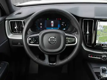 Volvo XC 60 B4 MHEV AT8 AWD R-Design