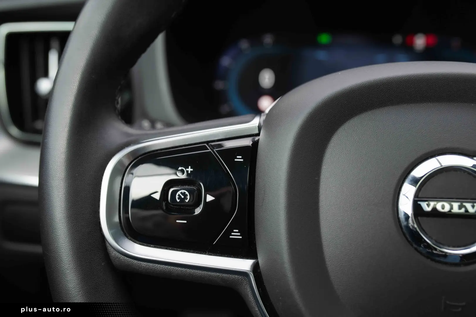 Volvo XC 60 B4 MHEV AT8 AWD R-Design