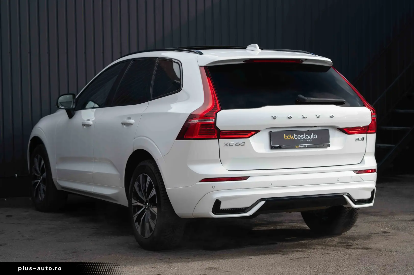 Volvo XC 60 B4 MHEV AT8 AWD R-Design