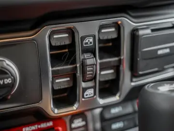 Jeep 2026 4-Door Rubicon X 3.6L V6   RECON