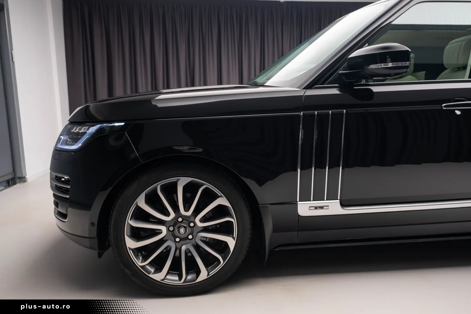 Range Rover LWB SV Autobiography