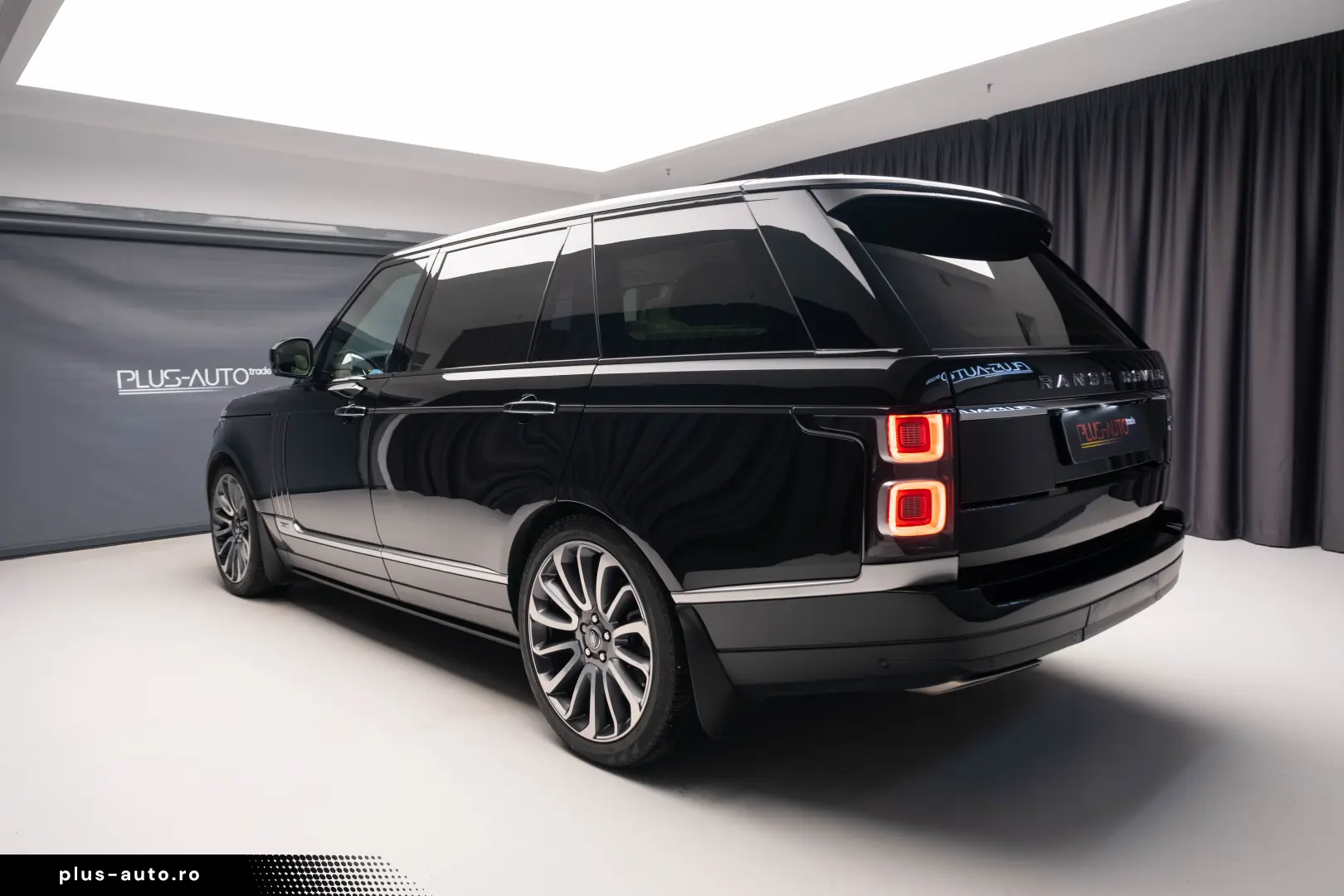 Range Rover LWB SV Autobiography