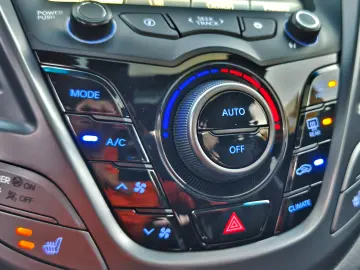 GARANTIE 1AN•RATE•Navi•Panoramic•Camera•Piele•Keyless