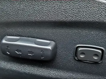 GARANTIE 1AN•RATE•Navi•Panoramic•Camera•Piele•Keyless