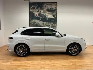 PORSCHE Cayenne Platinum Edition Pano Luftfederung
