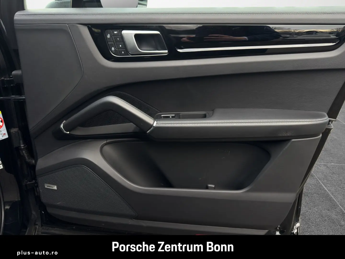 PORSCHE Cayenne Platinum Edition Surround-View Panorama