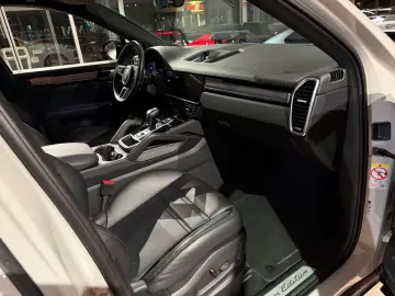 PORSCHE Cayenne Coupe Platinum Edition  APPROVED ACC 22
