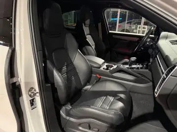 PORSCHE Cayenne Coupe Platinum Edition  APPROVED ACC 22