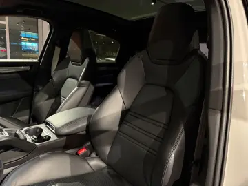 PORSCHE Cayenne Coupe Platinum Edition  APPROVED ACC 22