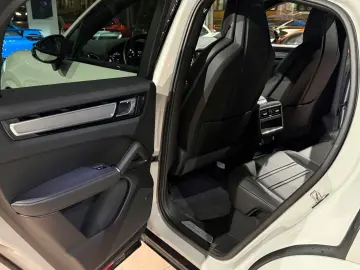 PORSCHE Cayenne Coupe Platinum Edition  APPROVED ACC 22