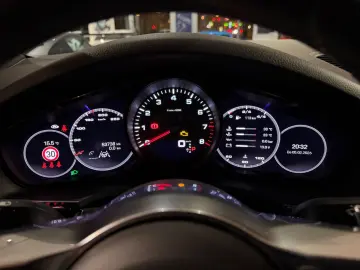 PORSCHE Cayenne Coupe Platinum Edition  APPROVED ACC 22