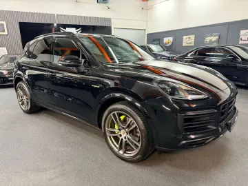 PORSCHE Cayenne E-Hybrid SportDesign PANO PDLS BOSE 21