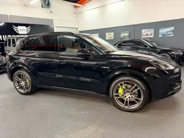 PORSCHE Cayenne E-Hybrid SportDesign PANO PDLS BOSE 21