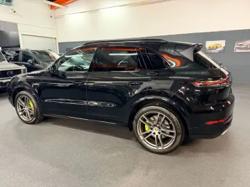 PORSCHE Cayenne E-Hybrid SportDesign PANO PDLS BOSE 21