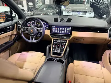 PORSCHE Cayenne E-Hybrid SportDesign PANO PDLS BOSE 21