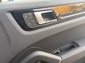 PORSCHE CAYENNE COUPE E-Hybrid PLAT.ED 5SITZ HEADUP 1HD