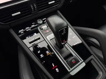 PORSCHE Cayenne COUPE E-Hybrid 3.0 AWD Hinterachslenkung