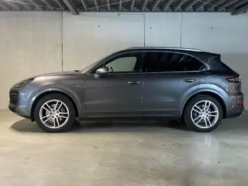 PORSCHE Cayenne E-Hybrid   Hinterachslenkung   PDCC
